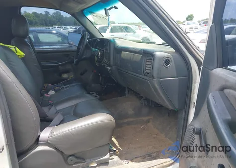 2002 Chevrolet Silverado 2500Hd z USA, uszkodzony, nr VIN 1GCHC24U22E262160